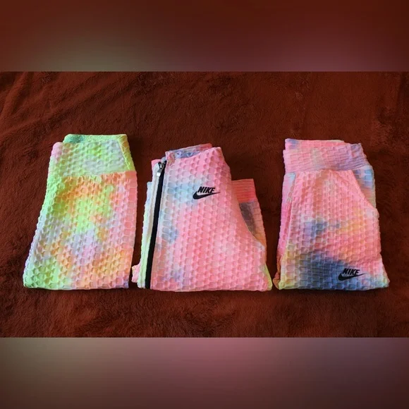 A 3 piece set with Nike emblem. - Picture 2 of 5